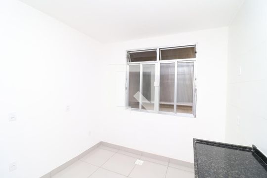Cozinha de casa de condomínio para alugar com 2 quartos, 90m² em Portuguesa, Rio de Janeiro