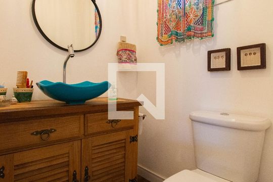 Banheiro de Serviço de casa de condomínio à venda com 3 quartos, 120m² em Fátima, Canoas