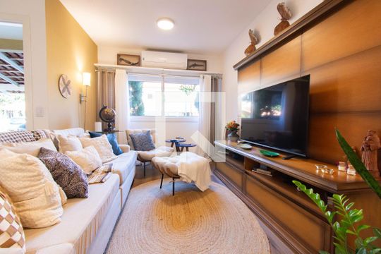 Sala de casa de condomínio à venda com 3 quartos, 120m² em Fátima, Canoas