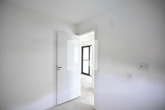 Quarto 1 de apartamento à venda com 2 quartos, 47m² em Vila Suzana, São Paulo