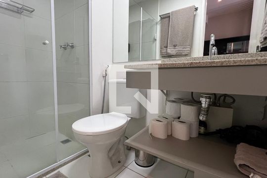 Banheiro de kitnet/studio à venda com 1 quarto, 24m² em Jardim Paulistano, São Paulo