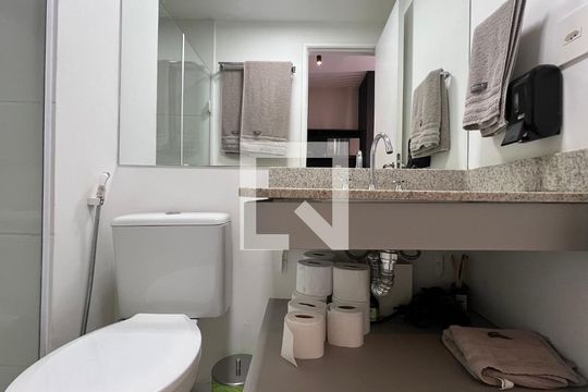 Banheiro de kitnet/studio à venda com 1 quarto, 24m² em Jardim Paulistano, São Paulo