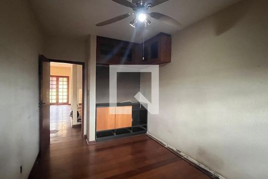 Quarto de casa à venda com 4 quartos, 329m² em Jardim do Sol, Campinas