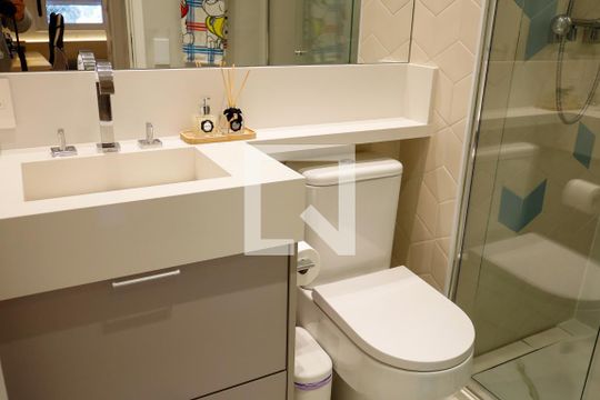 Banheiro de apartamento à venda com 2 quartos, 67m² em Centro, Osasco