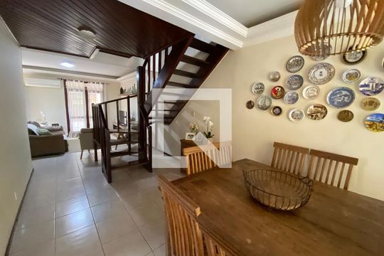 Sala de casa à venda com 5 quartos, 360m² em Jacarepaguá, Rio de Janeiro