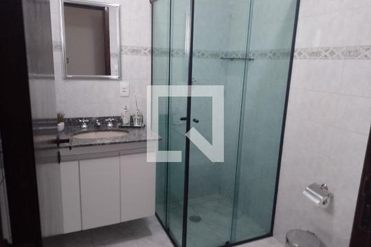 Casa à venda com 3 quartos, 134m² em Santa Terezinha, Santo André