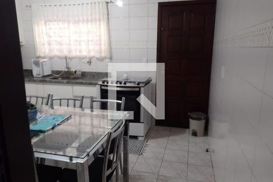 Casa à venda com 3 quartos, 134m² em Santa Terezinha, Santo André