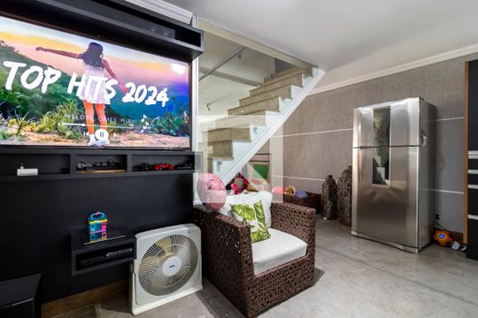 Sala de Estar de casa à venda com 3 quartos, 260m² em Vila Mariza Mazzei, São Paulo