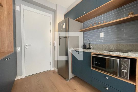 Cozinha de apartamento para alugar com 1 quarto, 25m² em Vila Butantã, São Paulo