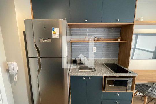 Cozinha de apartamento para alugar com 1 quarto, 25m² em Vila Butantã, São Paulo