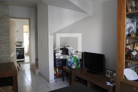 Sala de casa de condomínio à venda com 2 quartos, 55m² em Taquara, Rio de Janeiro