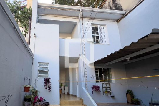 Fachada de casa para alugar com 1 quarto, 35m² em Vila Monumento, São Paulo