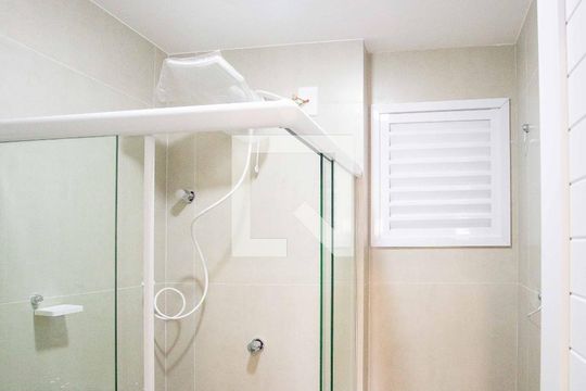 Banheiro de kitnet/studio para alugar com 1 quarto, 20m² em Centro, Diadema