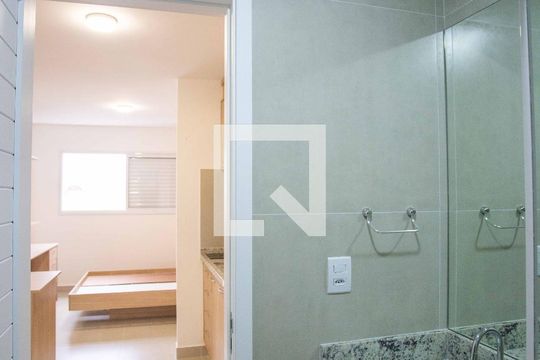 Banheiro de kitnet/studio para alugar com 1 quarto, 20m² em Centro, Diadema