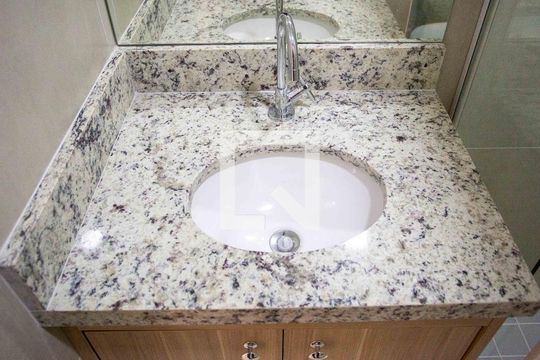 Banheiro de kitnet/studio para alugar com 1 quarto, 20m² em Centro, Diadema