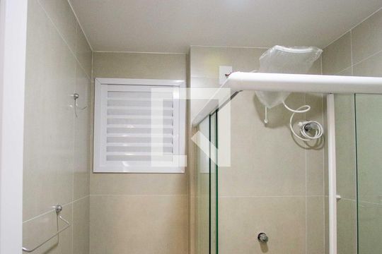 Banheiro de kitnet/studio para alugar com 1 quarto, 20m² em Centro, Diadema