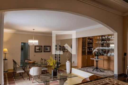 Sala 1 de casa para alugar com 4 quartos, 400m² em Belvedere, Belo Horizonte