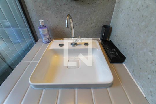 Banheiro de apartamento para alugar com 1 quarto, 26m² em Vila Formosa, São Paulo