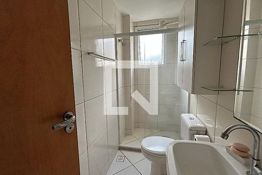 Banheiro de apartamento para alugar com 2 quartos, 77m² em Vila Valqueire, Rio de Janeiro