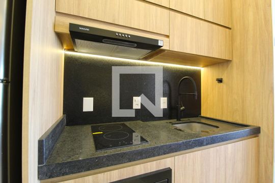 Cozinha de kitnet/studio para alugar com 1 quarto, 27m² em Vila Olímpia, São Paulo