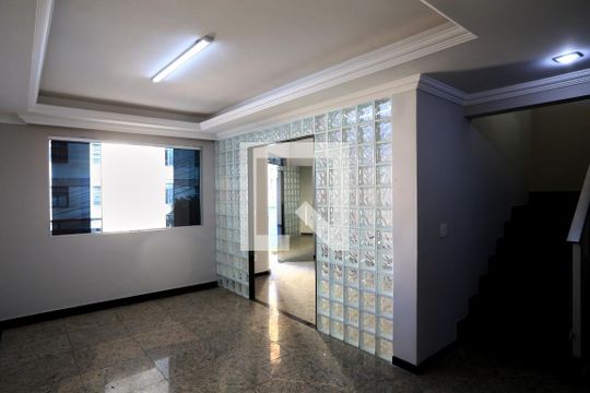 Casa à venda com 3 quartos, 185m² em Nova Floresta, Belo Horizonte