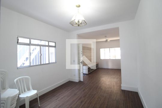 Casa para alugar com 3 quartos, 200m² em Jardim Lallo, São Paulo