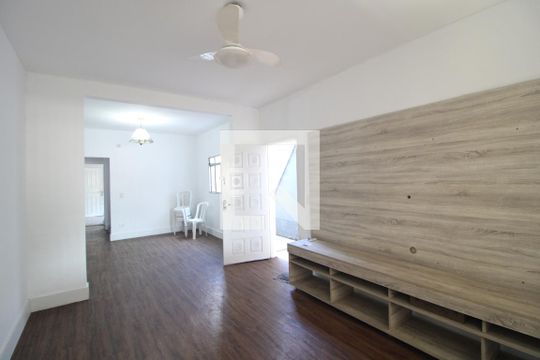 Sala de casa para alugar com 3 quartos, 200m² em Jardim Lallo, São Paulo