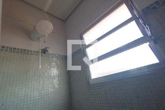 Banheiro/Suite de casa para alugar com 3 quartos, 200m² em Jardim Lallo, São Paulo