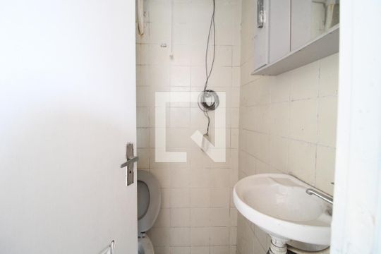 Banheiro de Serviço de casa para alugar com 3 quartos, 200m² em Jardim Lallo, São Paulo