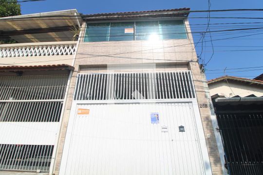 Fachada de casa para alugar com 3 quartos, 200m² em Jardim Lallo, São Paulo