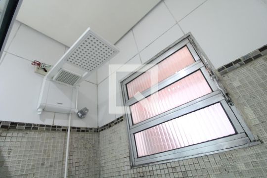 Banheiro/Suite de casa para alugar com 3 quartos, 200m² em Jardim Lallo, São Paulo