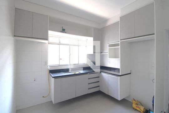 Cozinha de casa para alugar com 3 quartos, 200m² em Jardim Lallo, São Paulo