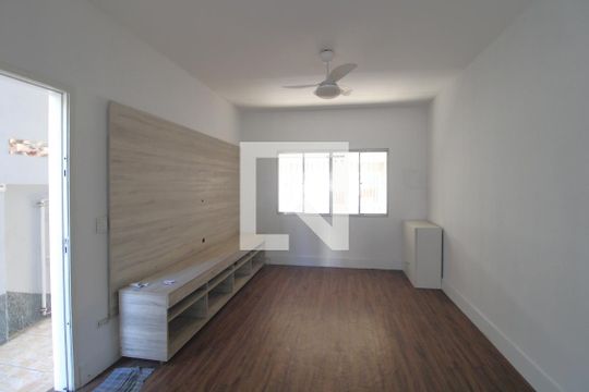 Sala de casa para alugar com 3 quartos, 200m² em Jardim Lallo, São Paulo