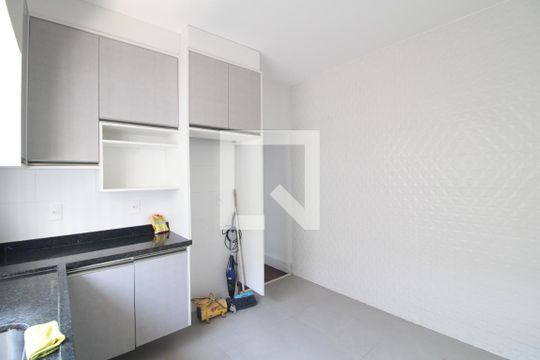 Cozinha de casa para alugar com 3 quartos, 200m² em Jardim Lallo, São Paulo