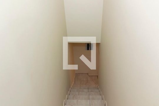 Corredor  de casa de condomínio à venda com 3 quartos, 98m² em Vila Prado, São Paulo