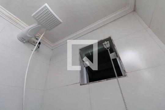 Banheiro de apartamento para alugar com 1 quarto, 36m² em Jardim Maringa, São Paulo