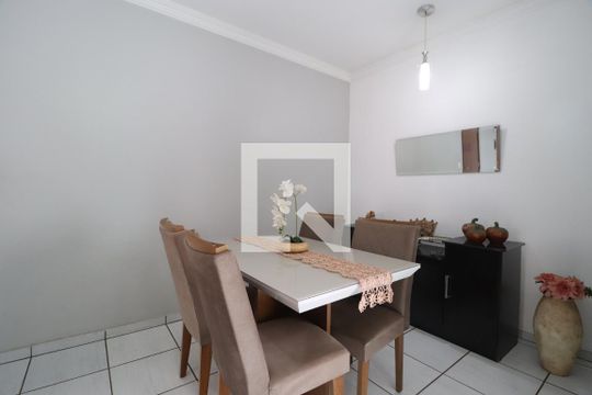 Sala de apartamento para alugar com 3 quartos, 80m² em Santa Mônica, Uberlândia