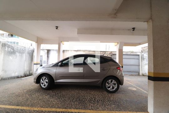 Garagem de apartamento para alugar com 3 quartos, 80m² em Santa Mônica, Uberlândia