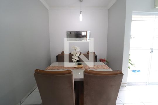 Sala de apartamento para alugar com 3 quartos, 80m² em Santa Mônica, Uberlândia