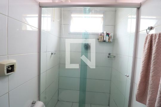 Banheiro do Quarto 3 de apartamento para alugar com 3 quartos, 80m² em Santa Mônica, Uberlândia
