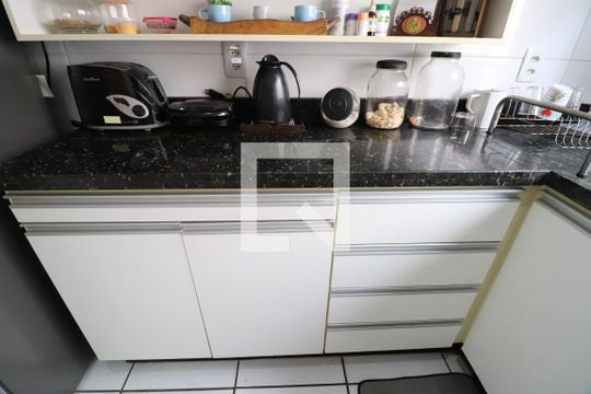 Cozinha de apartamento para alugar com 3 quartos, 80m² em Santa Mônica, Uberlândia