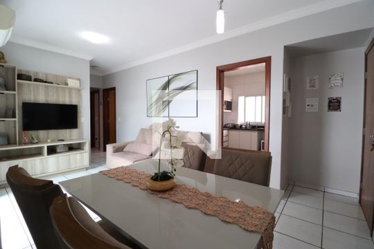 Sala de apartamento para alugar com 3 quartos, 80m² em Santa Mônica, Uberlândia