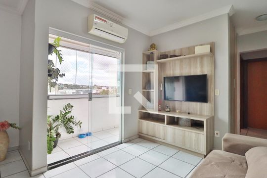 Sala de apartamento para alugar com 3 quartos, 80m² em Santa Mônica, Uberlândia