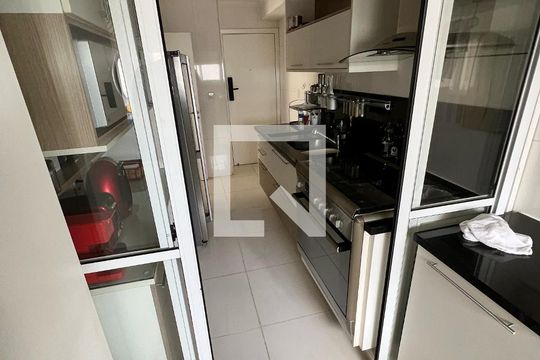 Cozinha de apartamento à venda com 2 quartos, 103m² em Água Branca, São Paulo