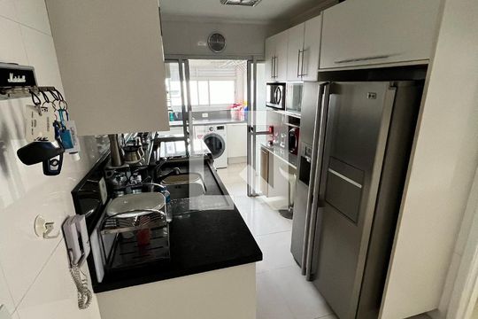 Cozinha de apartamento à venda com 2 quartos, 103m² em Água Branca, São Paulo
