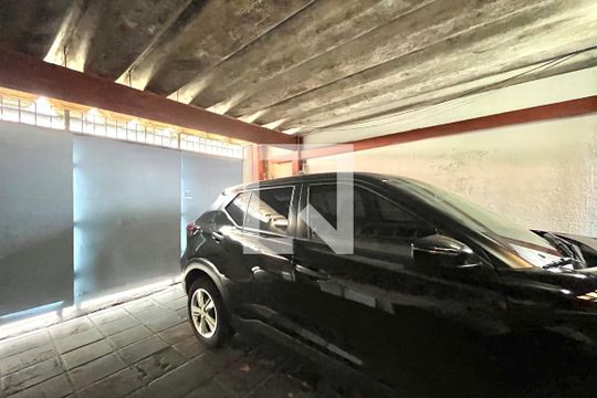 Garagem de casa à venda com 3 quartos, 190m² em Conjunto Residencial Jardim Canaa, São Paulo