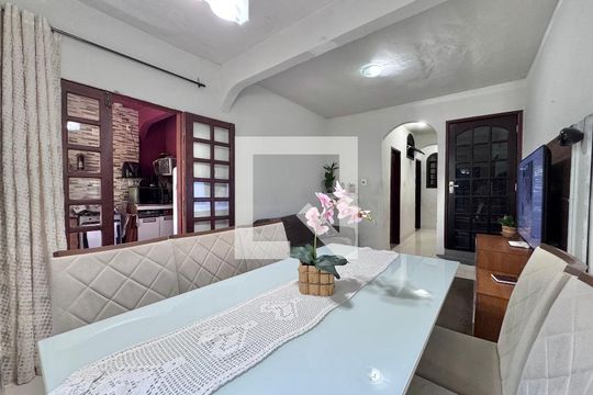 Sala de casa à venda com 4 quartos, 215m² em Vargem Pequena, Rio de Janeiro