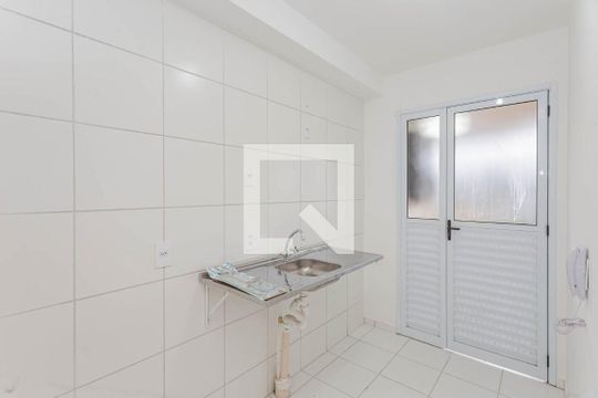 Cozinha de apartamento para alugar com 2 quartos, 45m² em Vila Moraes, São Paulo