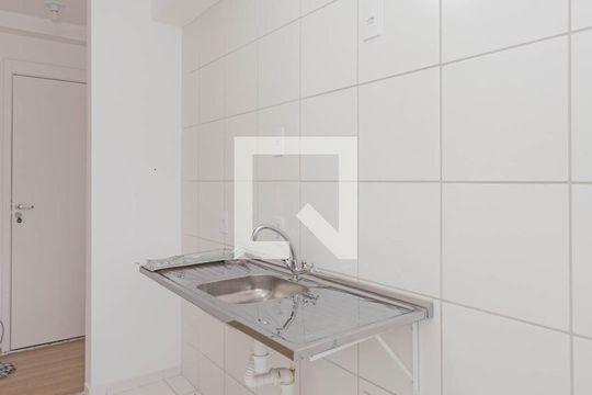 Cozinha de apartamento para alugar com 2 quartos, 45m² em Vila Moraes, São Paulo