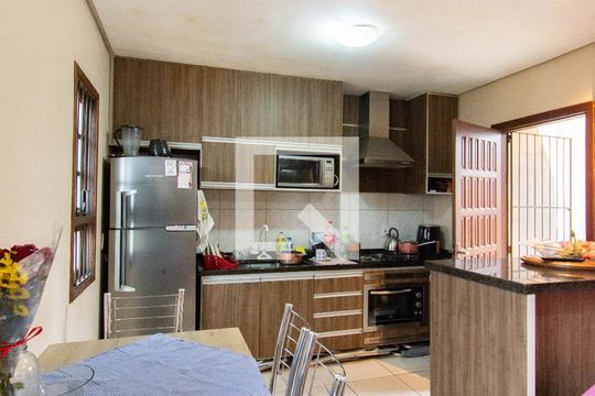 Cozinha de casa à venda com 2 quartos, 100m² em Olaria, Canoas